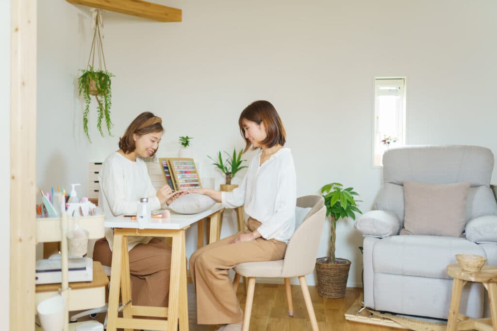 自然を住まいに取り込んだ居心地のいい家とサロン_安心して家を建てるならアットホームラボ